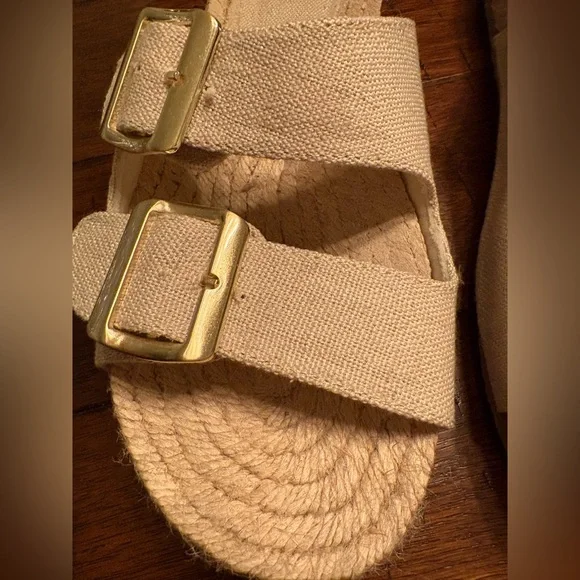 Haute Hippie Nikki Tan Sandals with Brushed Gold Accents - Size 8 - New w/box - Picture 4 of 6